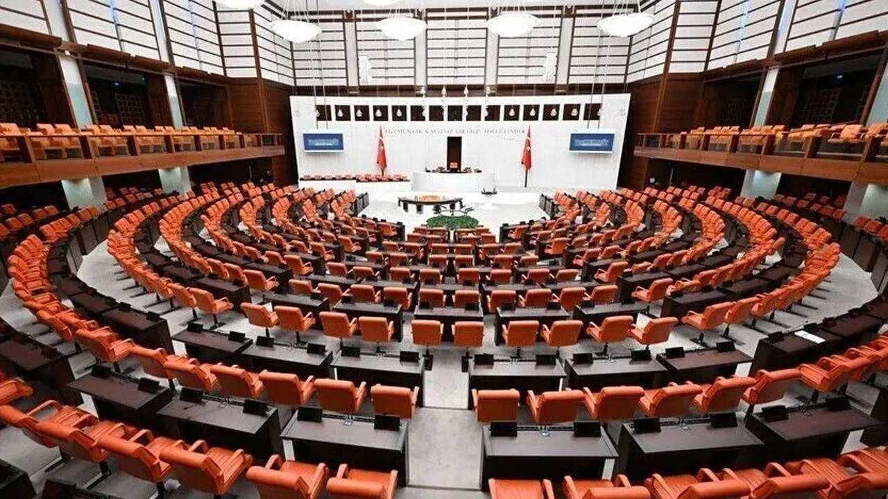 TBMM'de sandalye dağılımı değişti