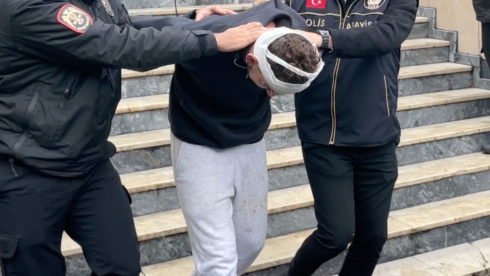 Sahte kimlikle ameliyat masasında yakalandı