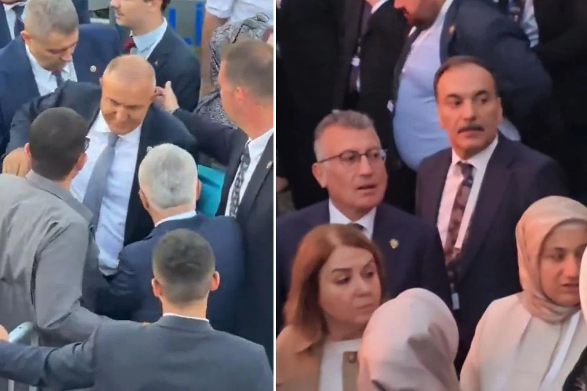 Partilerinden istifa eden milletvekilleri Ömer Karakaş ve Mustafa Bilici AK Parti'nin 25. yıl programına katıldı