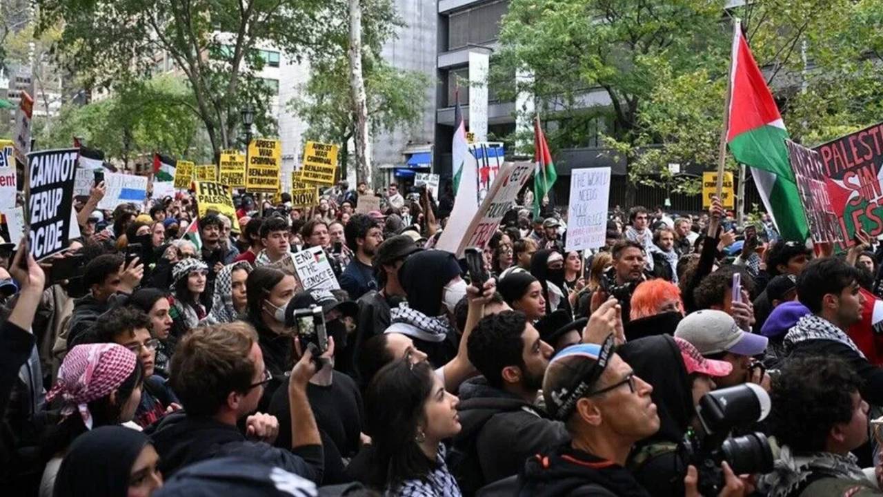 New York'ta on binler Netanyahu'yu protesto etti