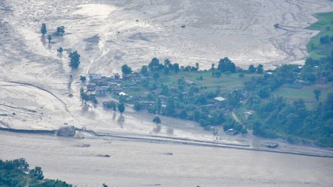 Nepal’de dağda çığ düştü: 10 kişi kayıp