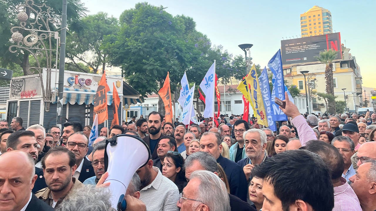 İzmir’de demokrasi yürüyüşüne polis engeli