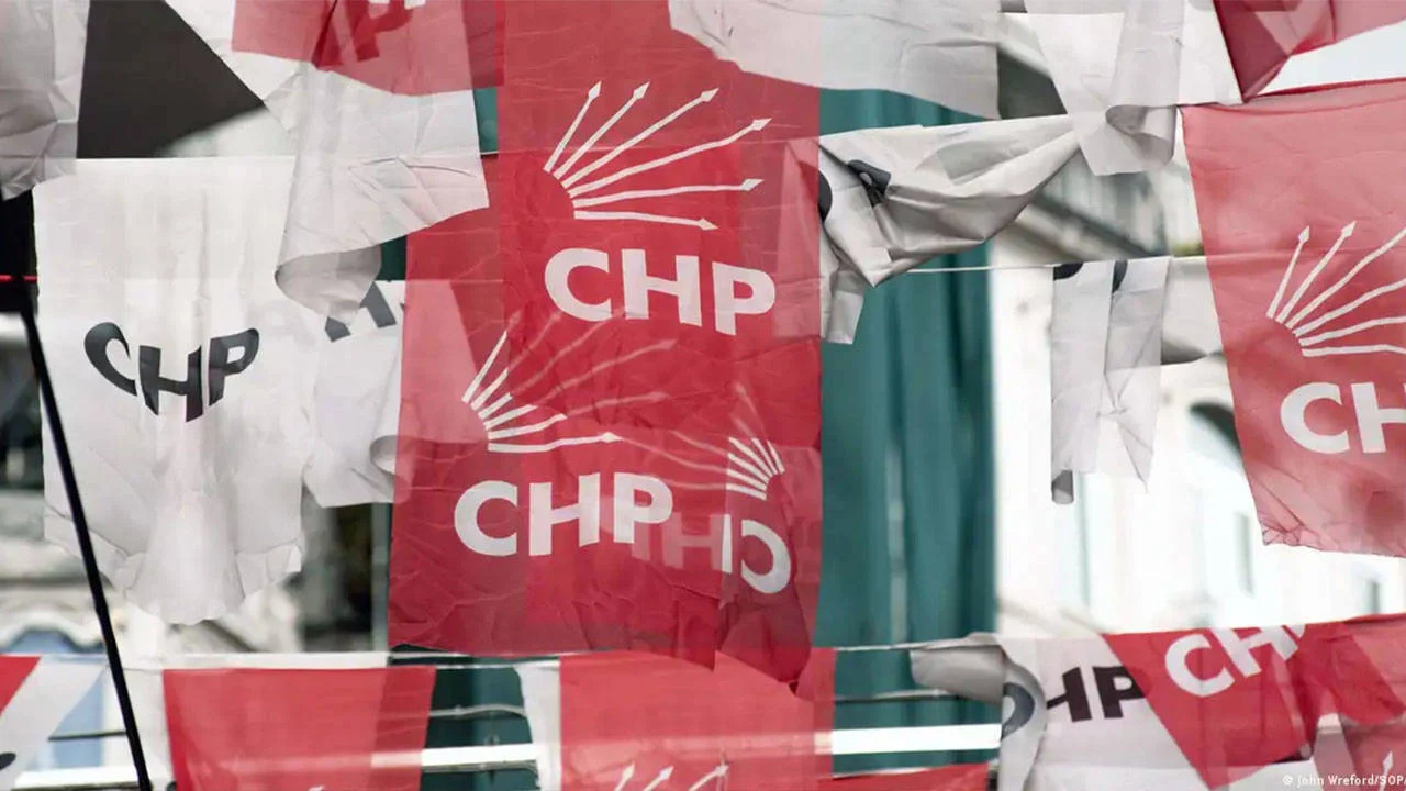 Bir belediye başkanı ve 8 meclis üyesi CHP'den istifa etti