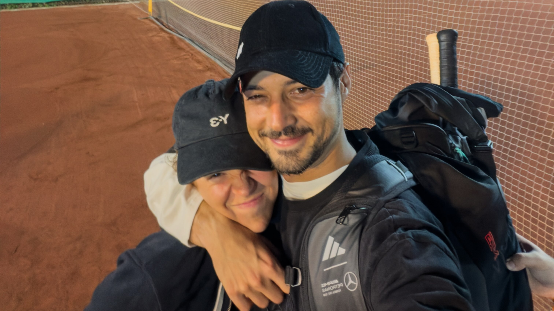 Sevgilisiyle tenis oynadı