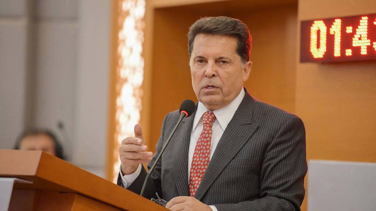 Ahmet Özer'den karar sonrası açıklama: Göreve dönmemin önünde hukuki engel yok