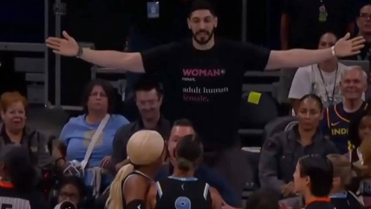 FETÖ'cü Enes Kanter, WNBA maçındaki tartışmanın ardından salondan çıkarıldı