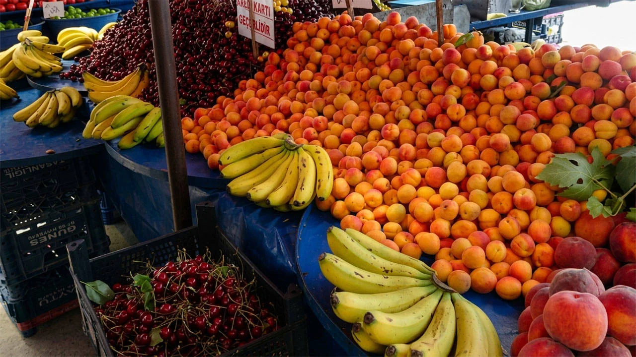 Pazar filesi boş kaldı: Yaz meyvesi bile yurttaşa lüks