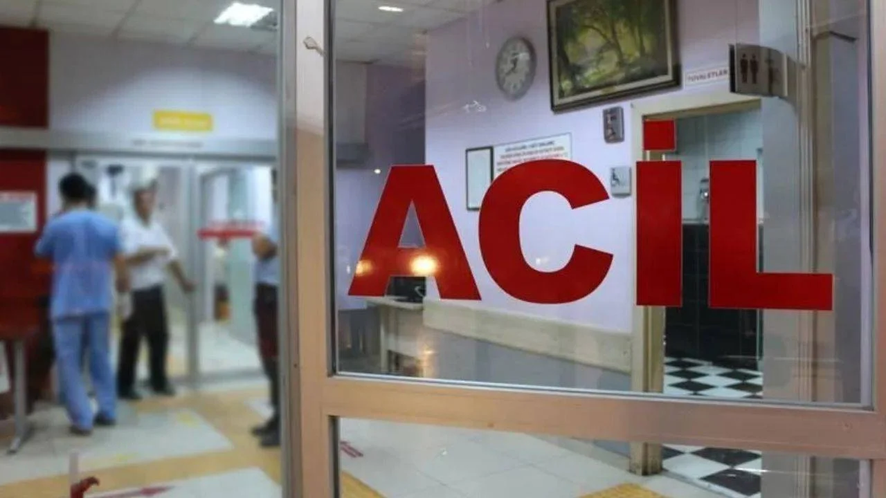 Gaziantep'te hafif ticari araç ile kamyonet çarpıştı: 14 yaralı