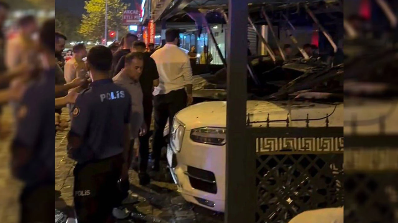 Suç örgütü adına oto galeriyi kundakladılar: 3 kişiye gözaltı