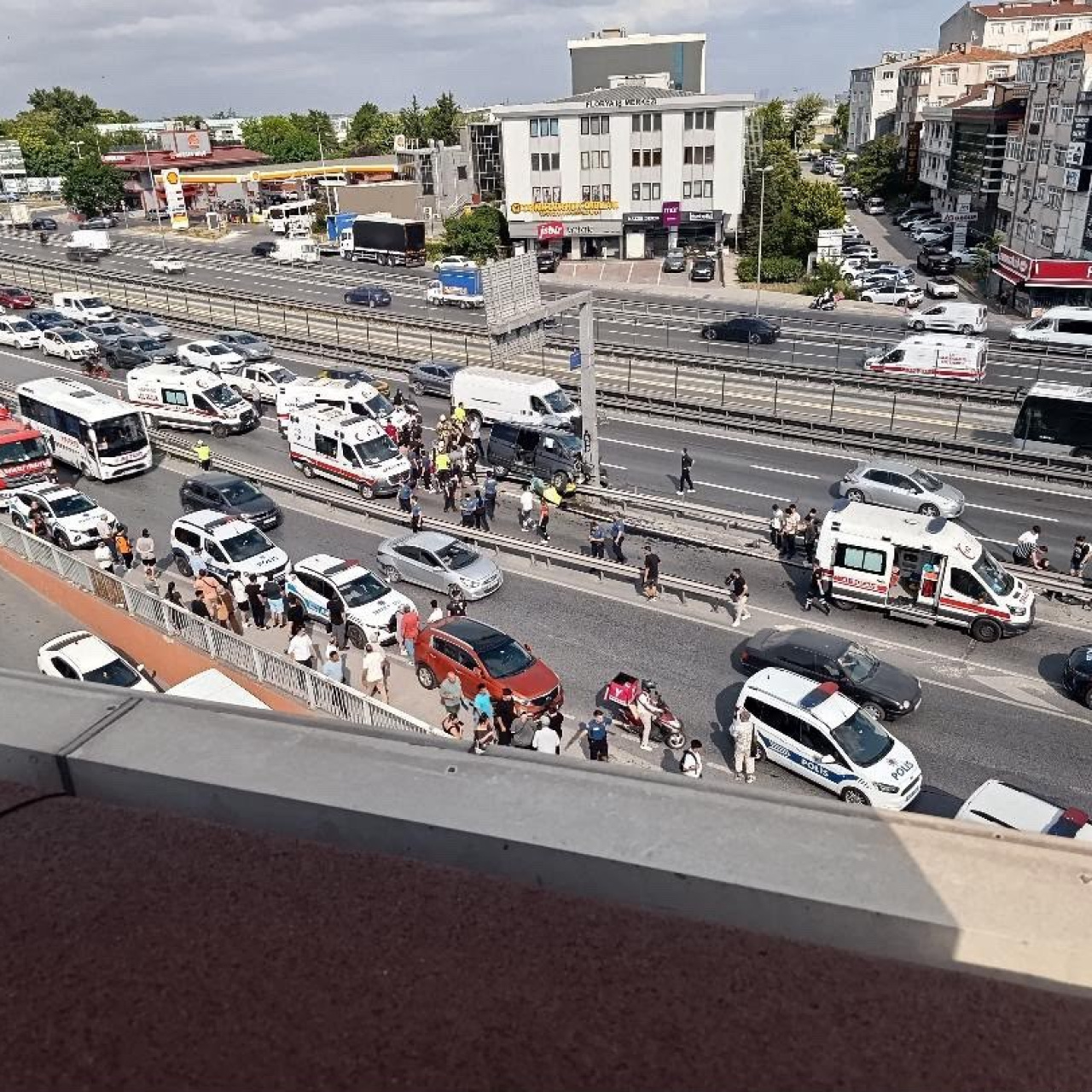 Öğrencileri taşıyan araç kaza yaptı