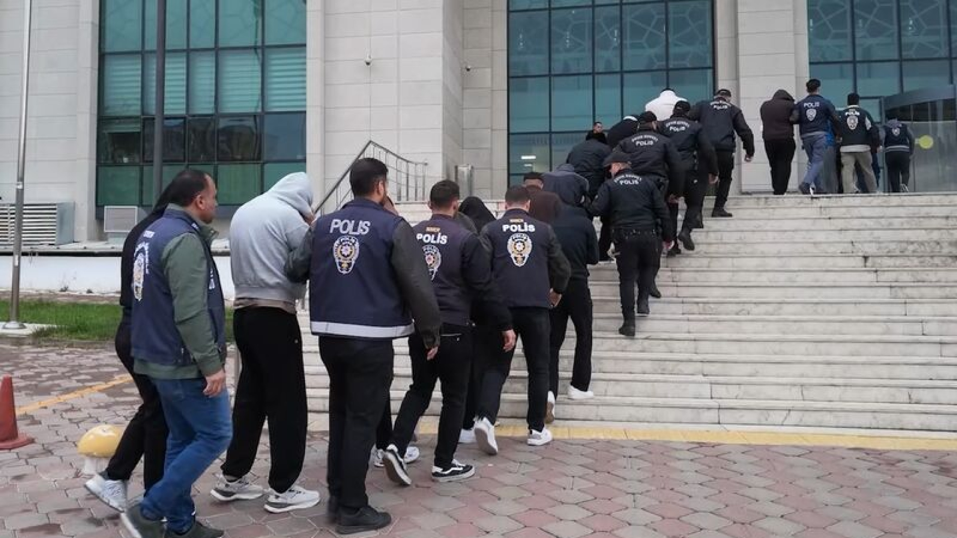 Kara para soruşturmasında 12 gözaltı