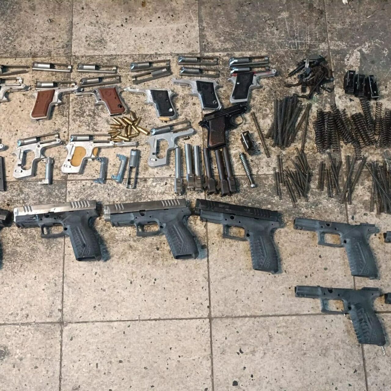2 ilde silah operasyonu: 13 gözaltı