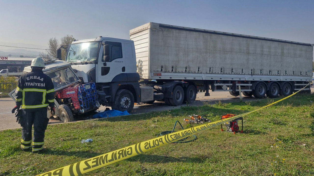 Tokat'ta askeri malzeme taşıyan TIR ve traktör çarpıştı: 2 kişi öldü