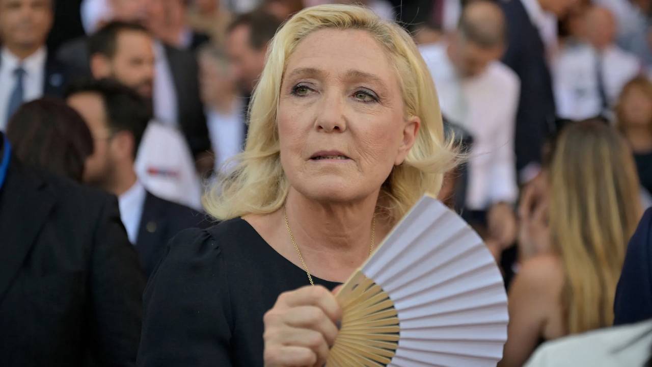 Brüksel, Le Pen'in iktidarından endişeli