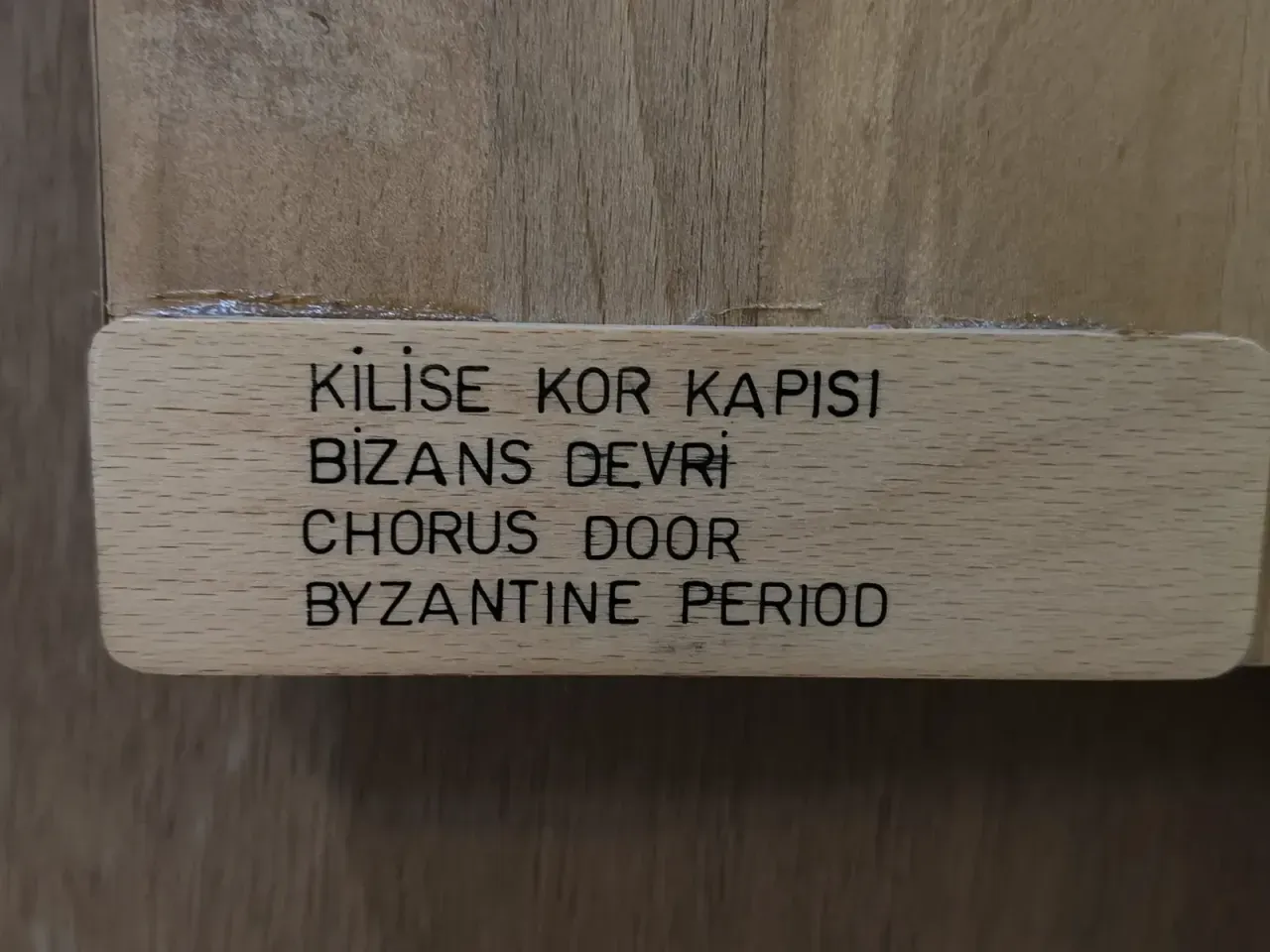 Bu Şahane Kapı Kanatları Nerede Bulundu? Karadağ'ın Şövalye ve Ejderhası