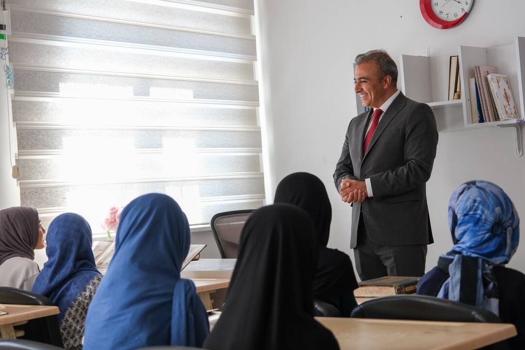 Vali Çiçek’ten Kur’an Kursuna Ziyaret