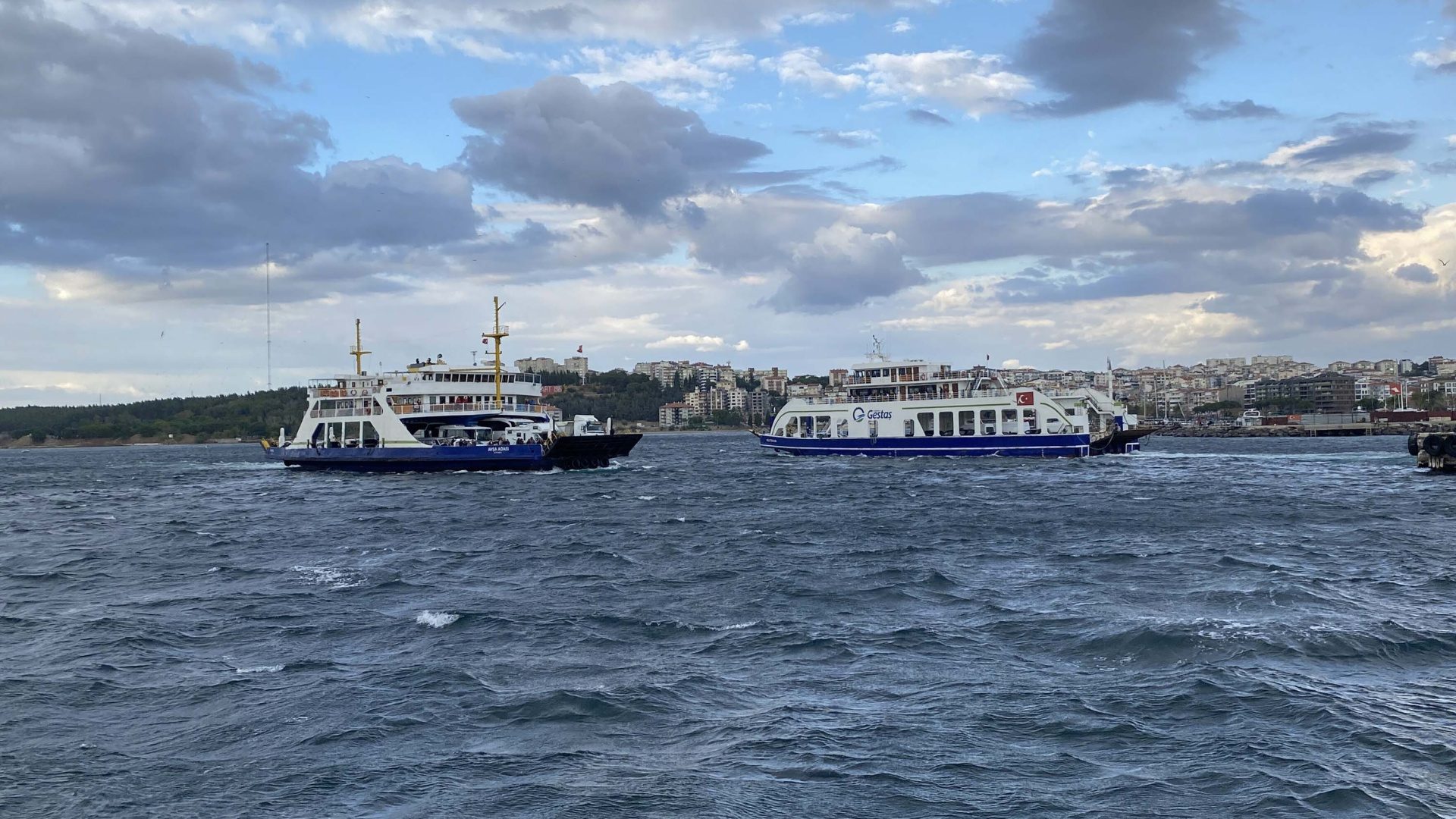 Gökçeada ve Bozcaada'ya fırtına engeli