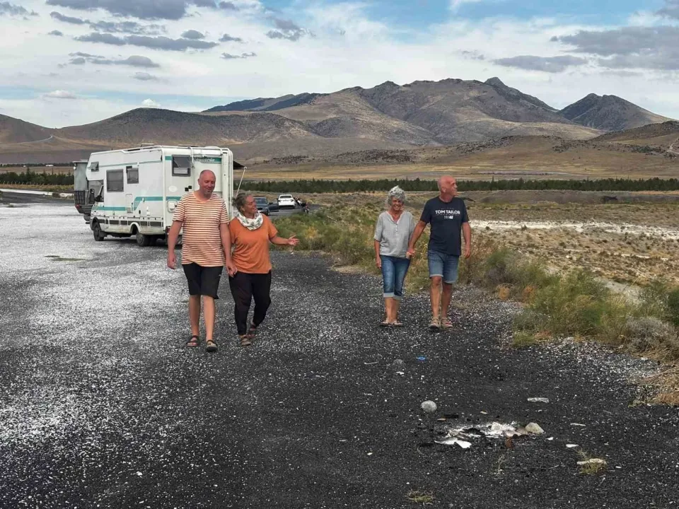 Alman turistler Karapınar’da kamp yaptı