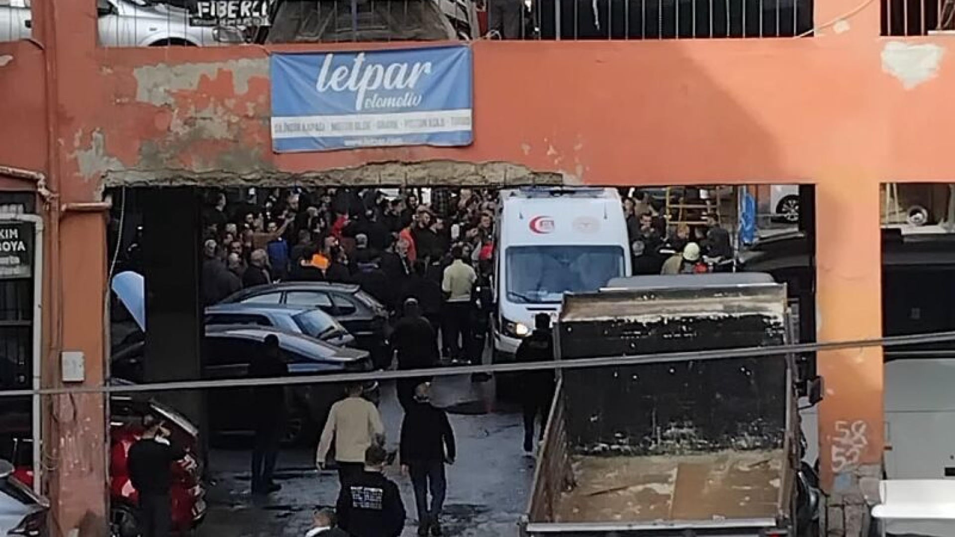 Sanayi sitesinde balkon çöktü: 3 yaralı