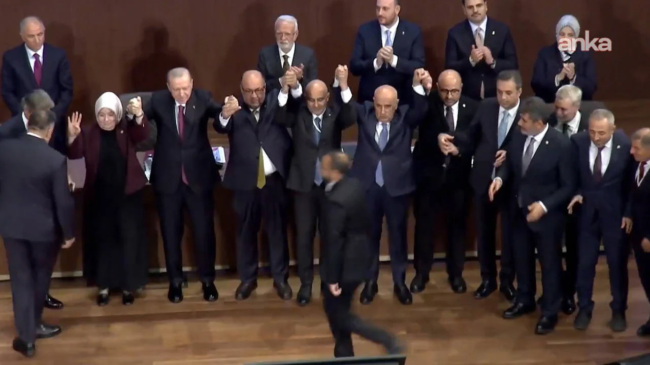 9 belediye başkanı AKP'ye katıldı: 5'i CHP'li, 3'ü Yeniden Refahlı, 1'i İYİ Partili