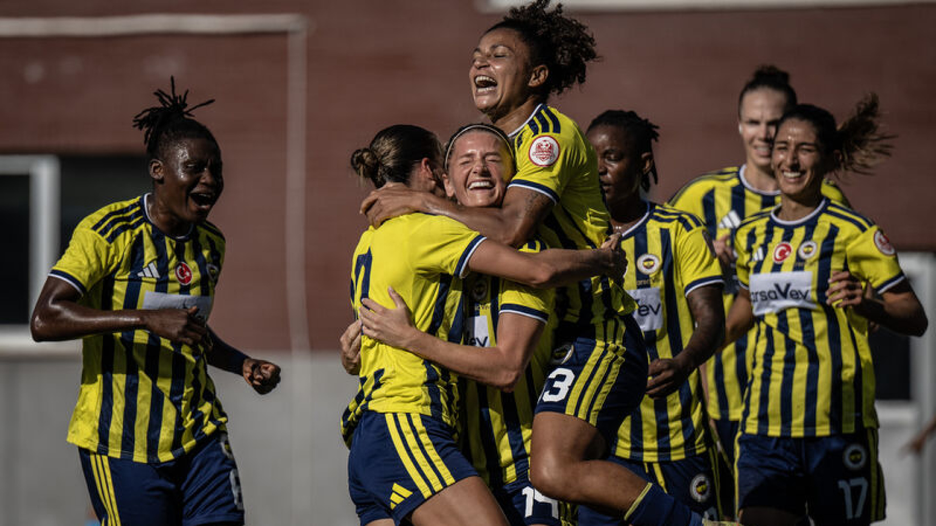 Fenerbahçe ArsaVev, derbide Beşiktaş'ı devirdi!