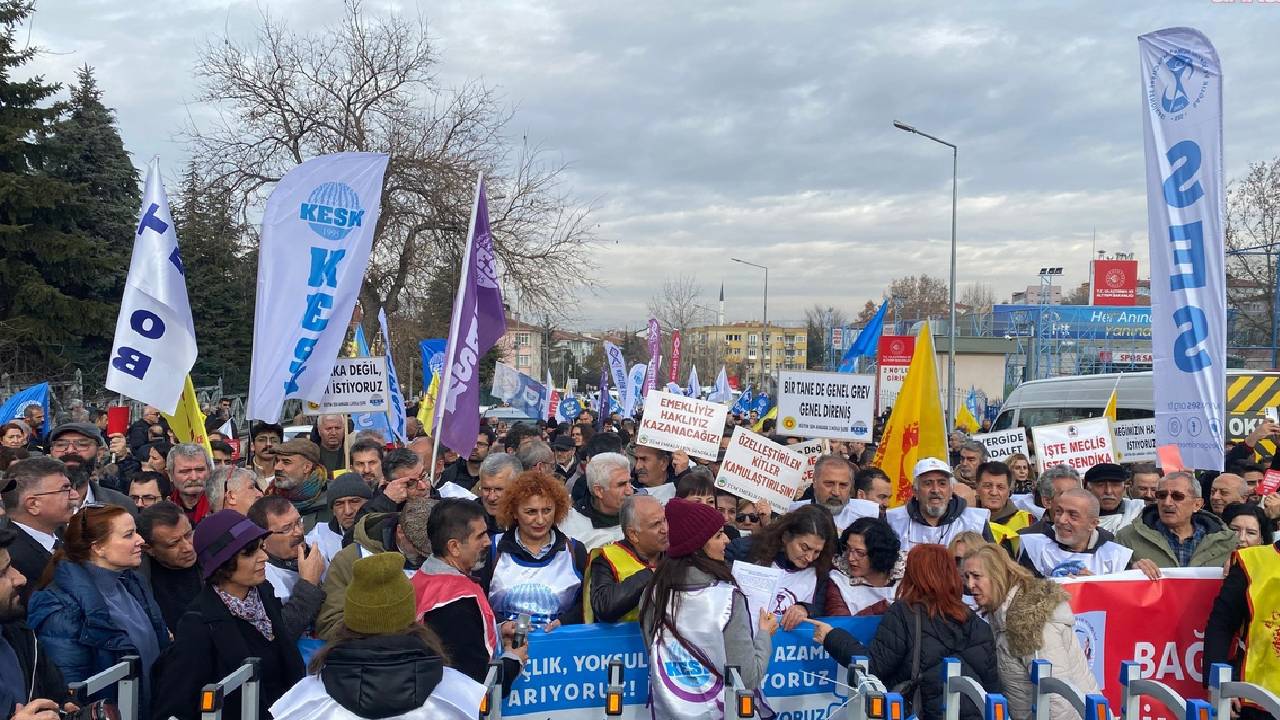 KESK'ten açıklama: "'Geçinemiyorum' artık yalnızca kişisel bir feryat değil, milyonların ortak çığlığıdır"