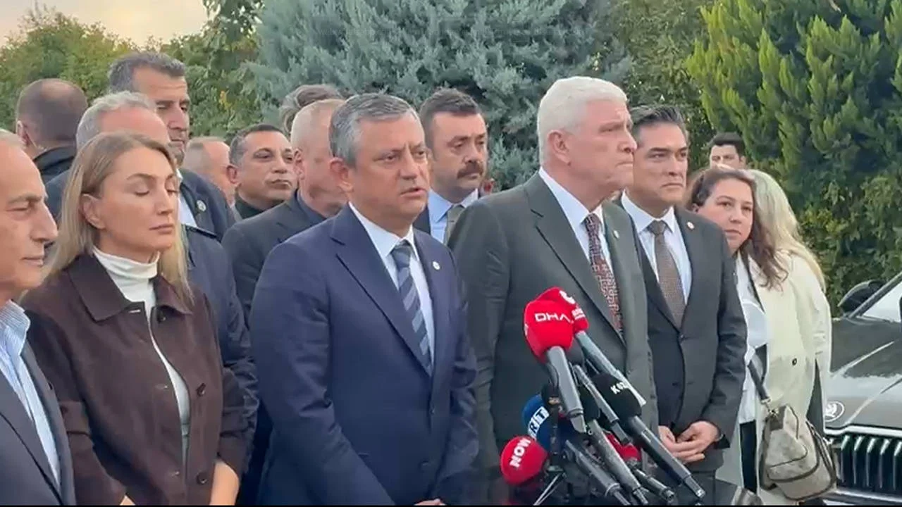 İBB davasında 100'üncü gün geride kaldı: Özgür Özel ve Müsavat Dervişoğlu'ndan duruşma çıkışı ortak açıklama