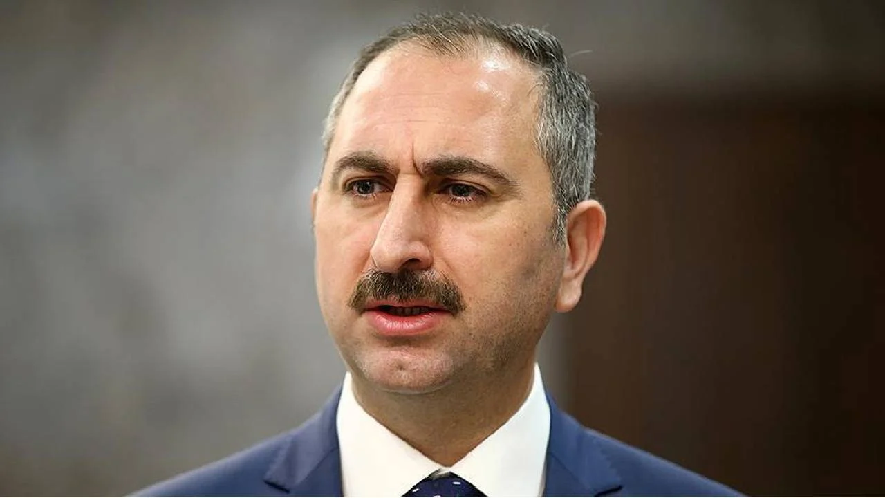 Muhalefet "fon vurgunu listelerini açıklayın" dedi, AKP'li Gül "Yanlış yapan her kimse gözünün yaşına bakmayız" diye cevap verdi