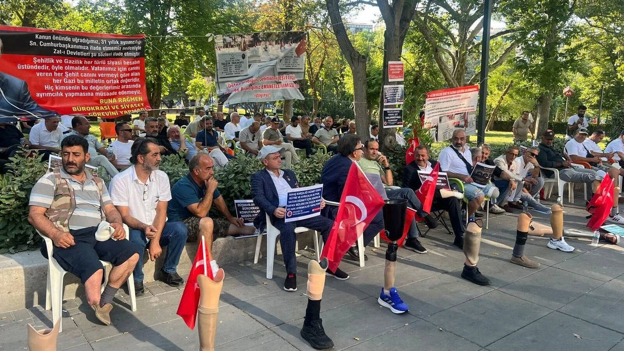 Ankara'da gazilerin eylemine polis müdahelesi: İYİ Partili vekil fenalaşarak hastaneye kaldırıldı
