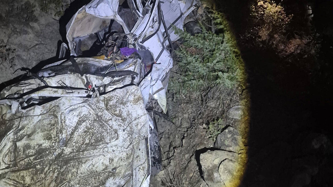 Çankırı'da otomobil uçuruma yuvarlandı: 4 kişi öldü, 1 kişi yaralandı