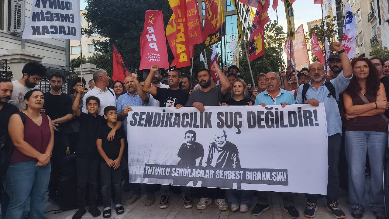 Tutuklanan sendikacılar için Kadıköy'de buluştular