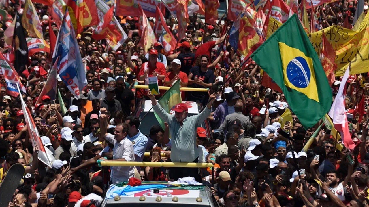 Brezilya'da yeniden seçilen Lula'dan ilk mesaj: Kimsenin arka bahçesi olmayacağız