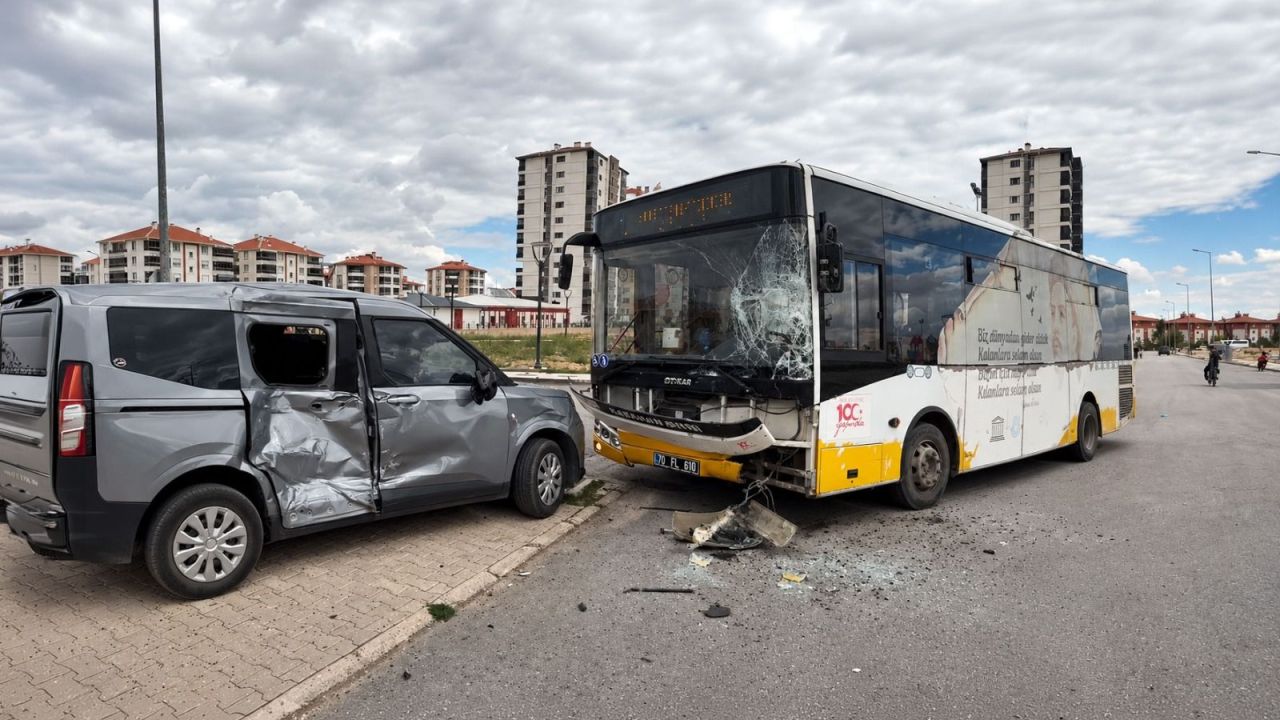 Karaman'da Otobüs ile Ticari Araç Çarpıştı!