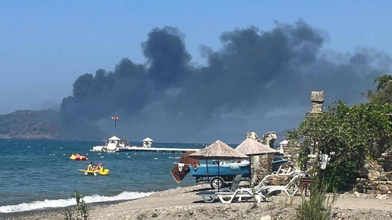 Fethiye'de tur teknesinde yangın: 115 kişi tahliye edildi