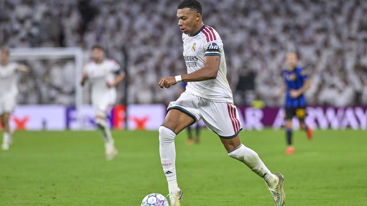 Kylian Mbappe'den, kendisini 'diktatör' olarak tasvir eden yapay zeka görsellerine tepki