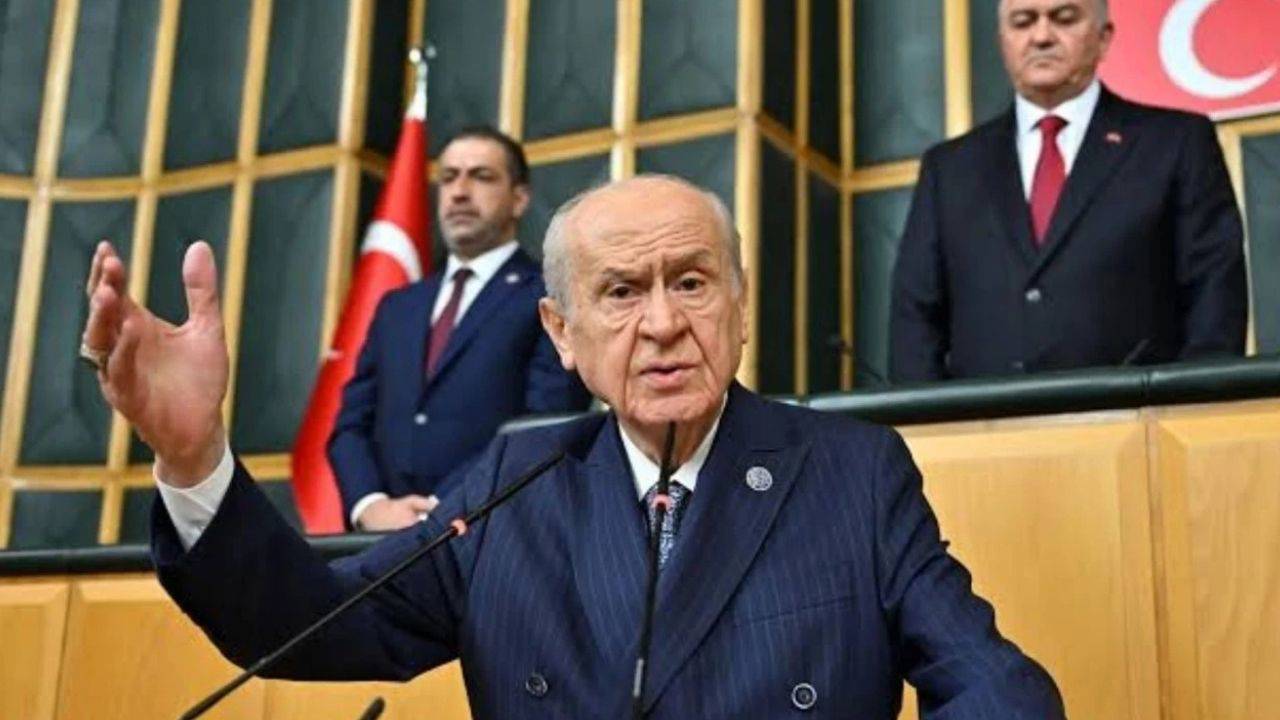 Spot ışıkları yine Bahçeli'de