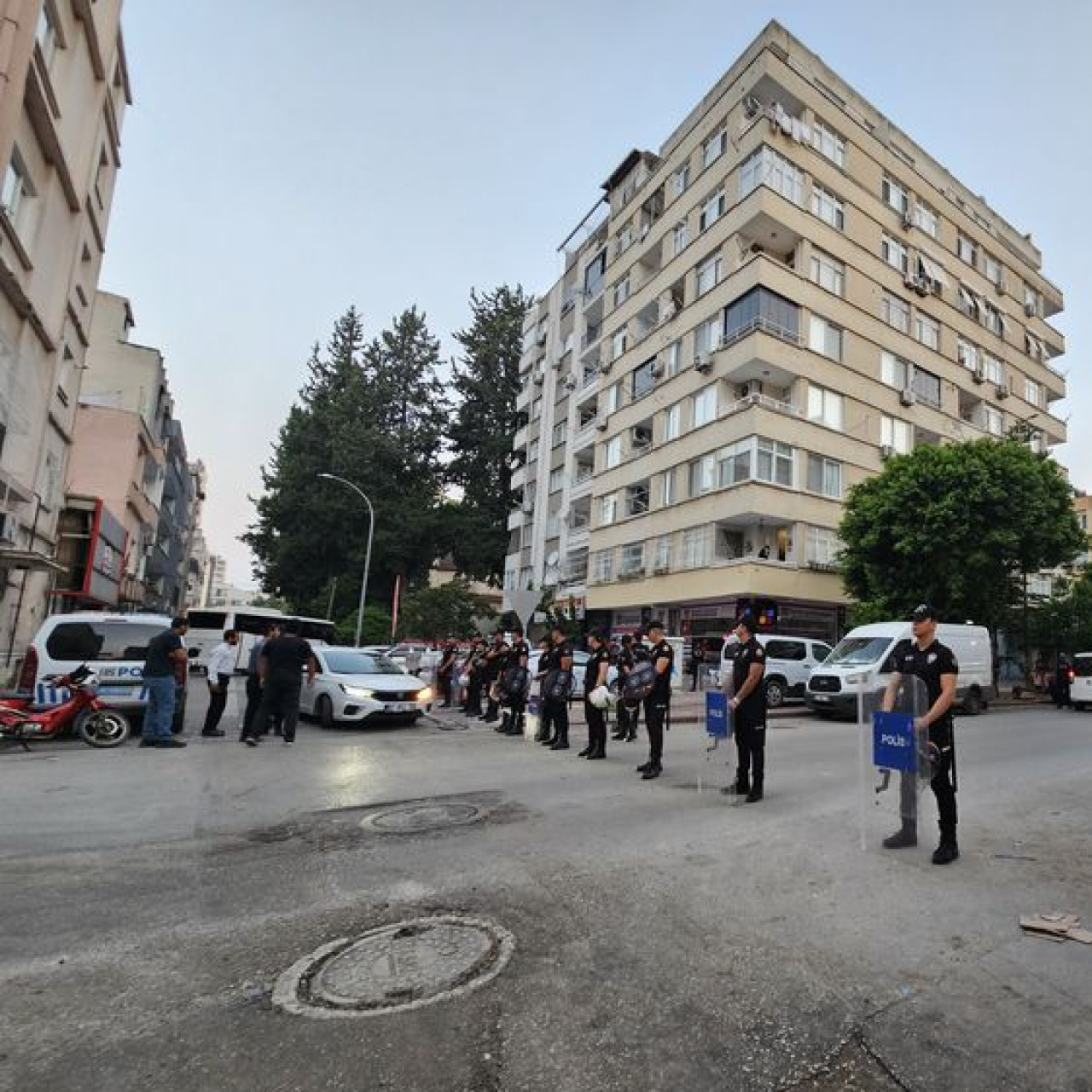 Adana'da Furkan Vakfı'na yönelik operasyon
