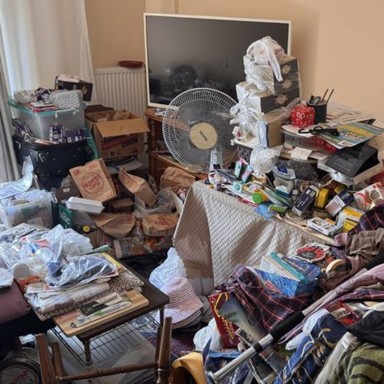 Emekli profesörün iki evinden çıktı