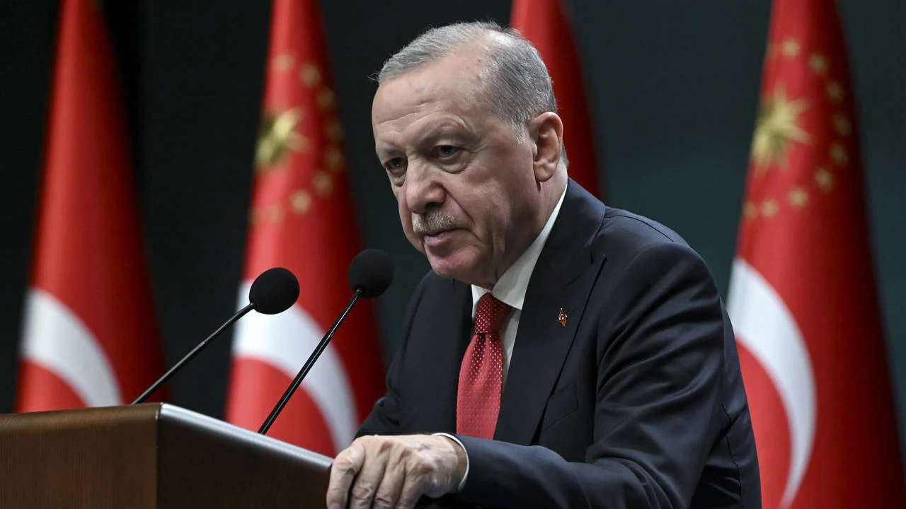 Erdoğan'dan Kabine sonrası fon soruşturması açıklamaları: "Kadrolarımıza haysiyet cellatlığı yapılmasına müsaade etmeyeceğiz"