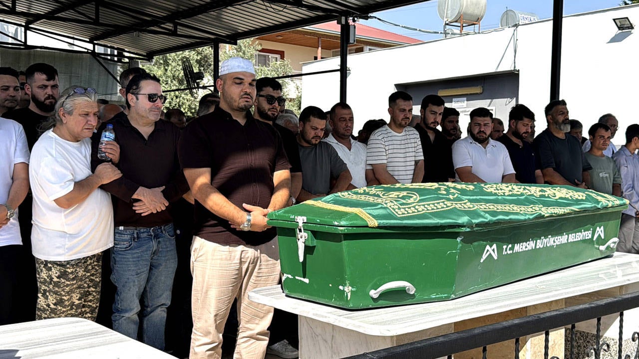 Şüpheli şekilde hayatını kaybetmişti: Atilla Taş'ın kızı son yolculuğuna uğurlandı