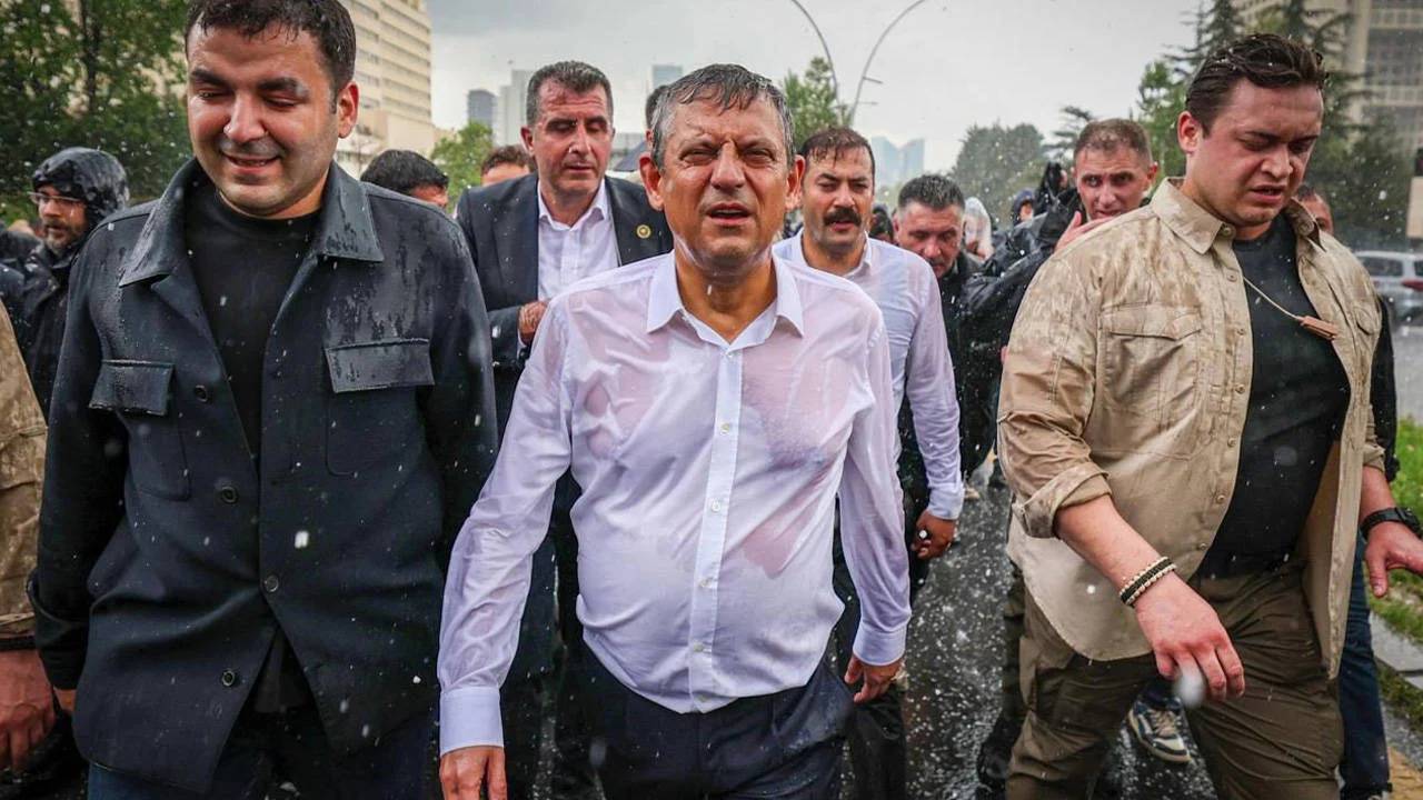 YENİ Parti İletişim'den Ahmet Kaya şarkılı Özgür Özel paylaşımı