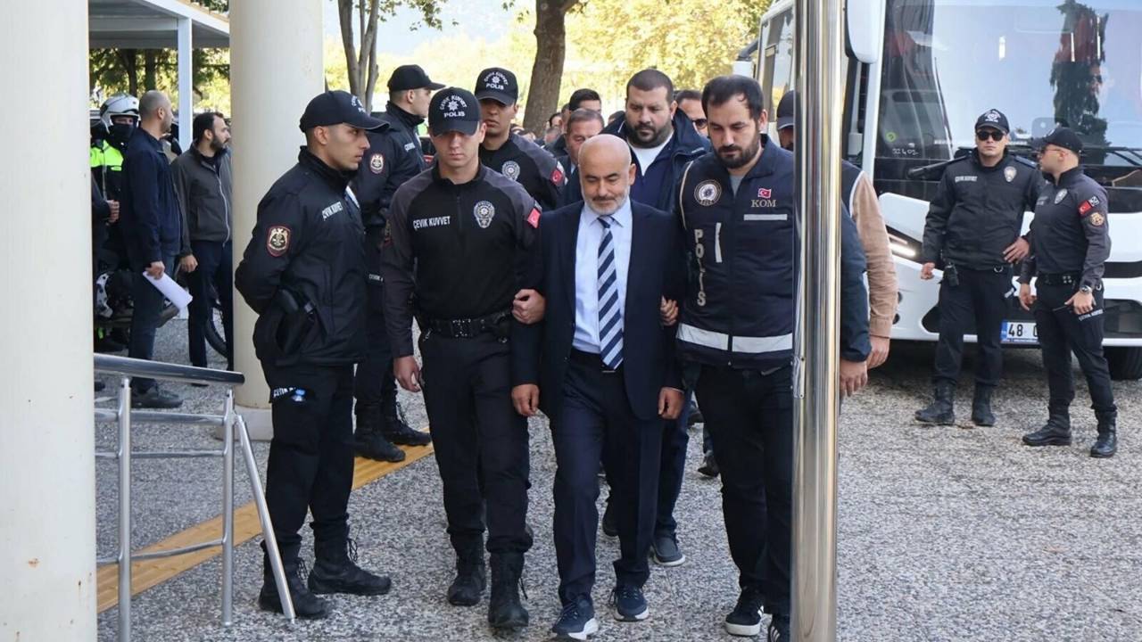 Milas Belediyesi soruşturması: Başkan ve oğlu dahil 20 kişi adliyede