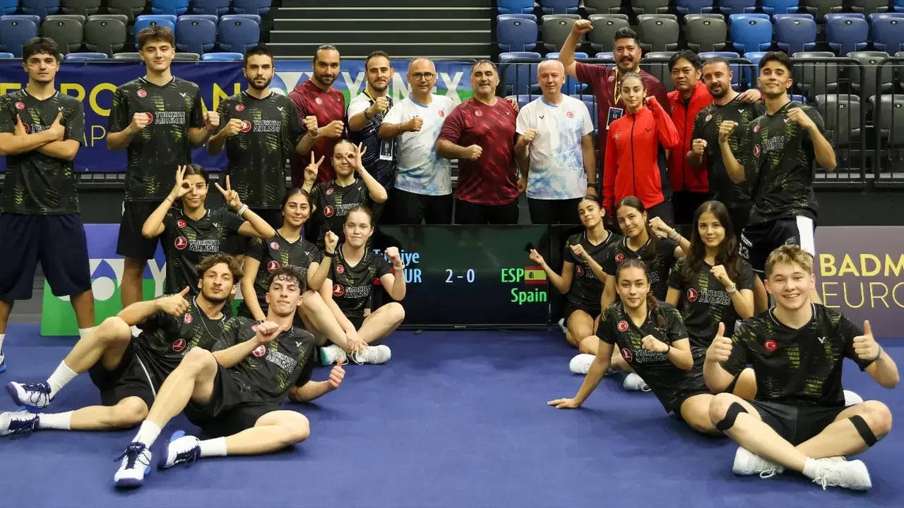 Badmintonda tarihi madalya: Genç milliler Avrupa üçüncüsü
