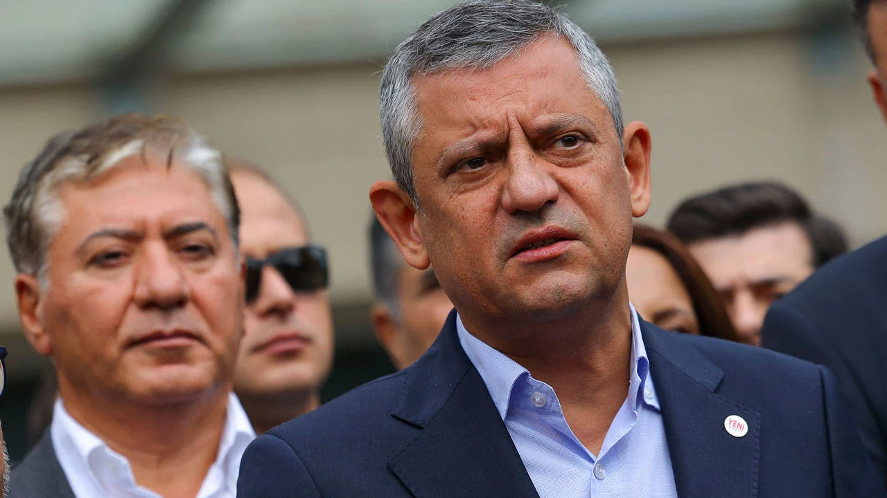 Özgür Özel'den fon skandalı açıklaması: Erdoğan ya istifa etsin ya da sandığı getirsin