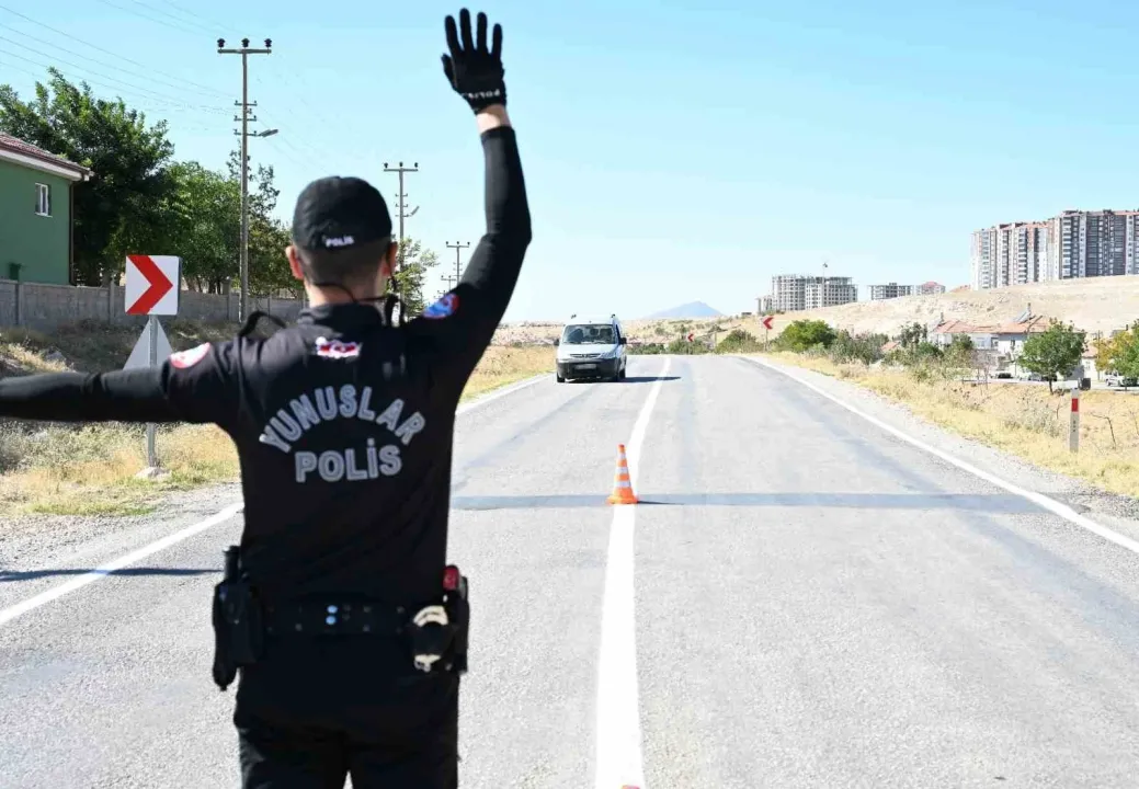 Karaman’da polisin denetimlerinde yakalanan 22 kişiden 13’ü tutuklandı
