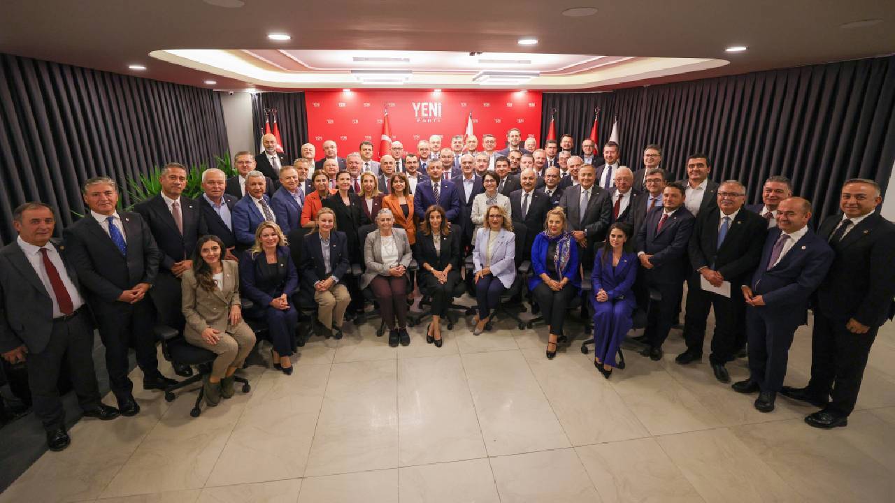 YENİ Parti Lideri Özgür Özel: Yarın Meclis'te yerimizi alacağız