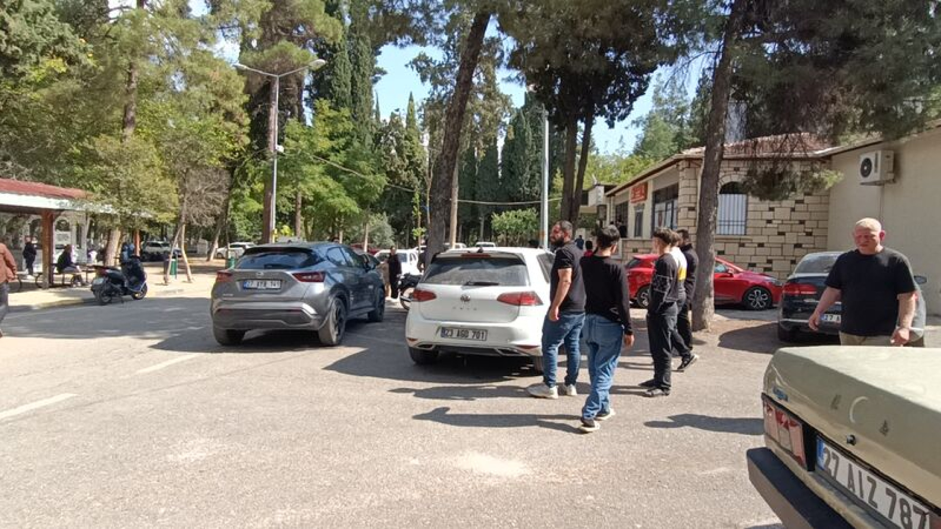 20 yaşındaki gence aracında kanlı infaz