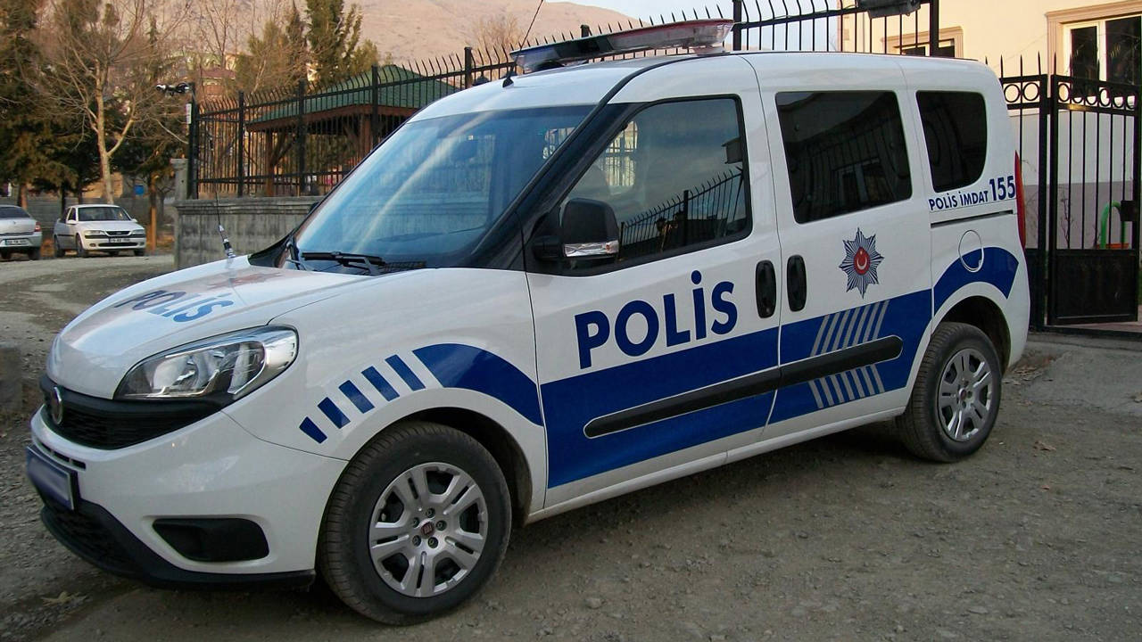 Polisten ekip aracında istismar!