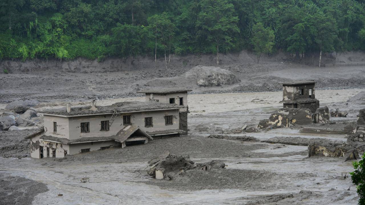 Nepal'de sel felaketi: Hayatını kaybedenlerin sayısı 579'a yükseldi
