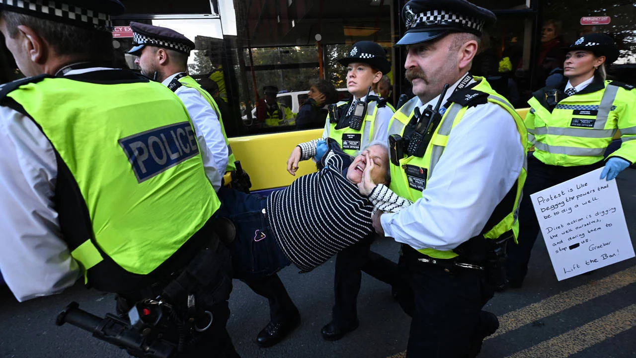 Londra'da Filistin dayanışmasına polis engeli: ABD Büyükelçiliği önünde 48 gözaltı